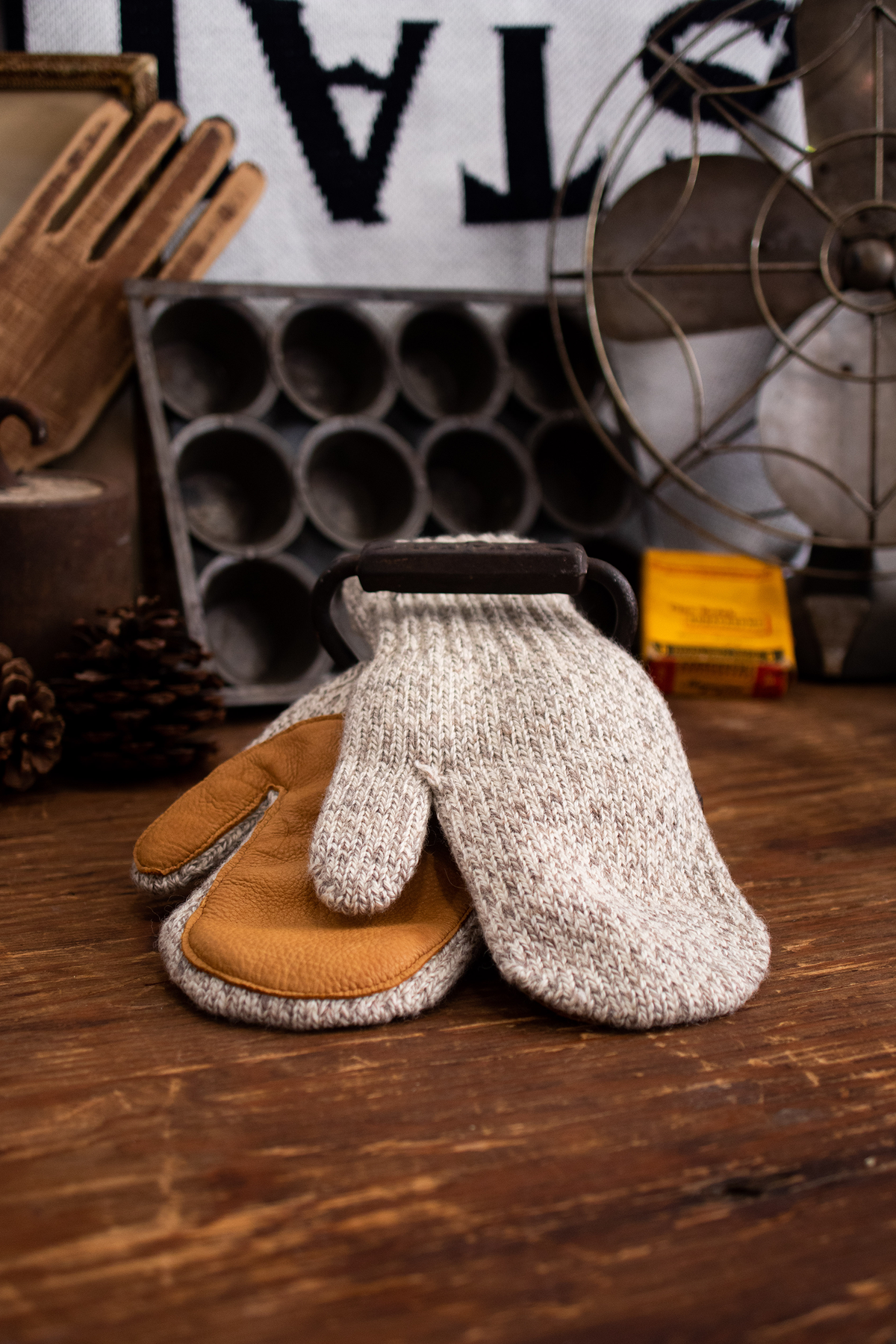 Oatmeal Melange Ragg Wool Mitten with Natural Deerskin